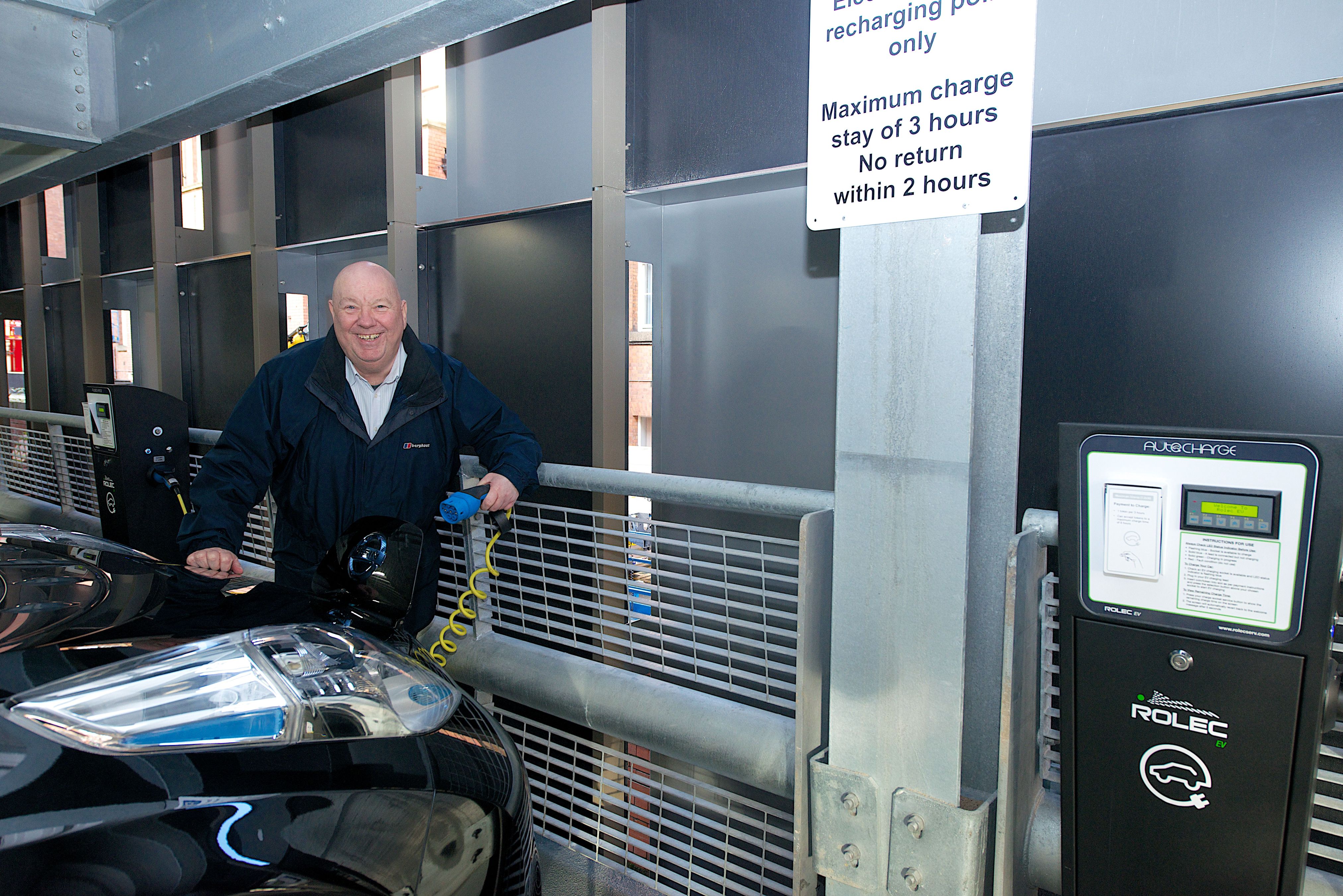 Mayor Joe Johnson at car charging point mid.jpg