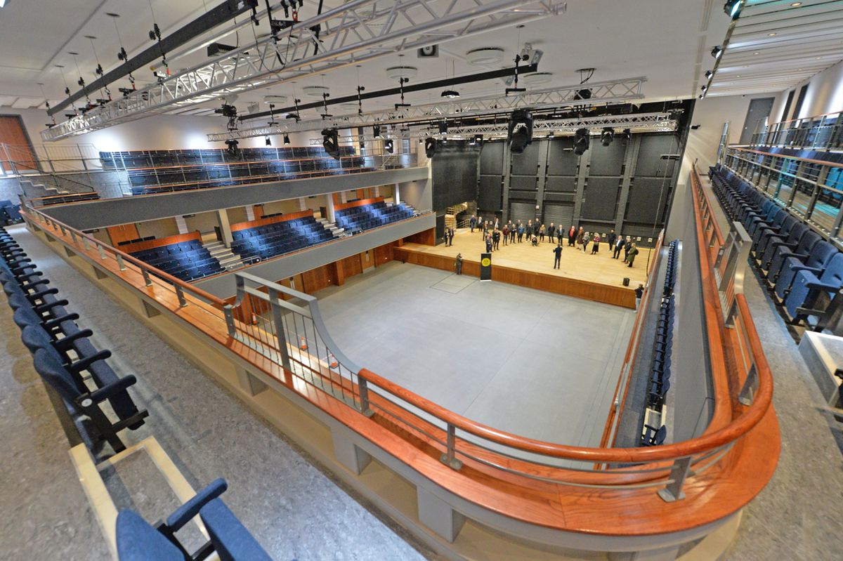 Wolves Civic hall interior main 10.jpg