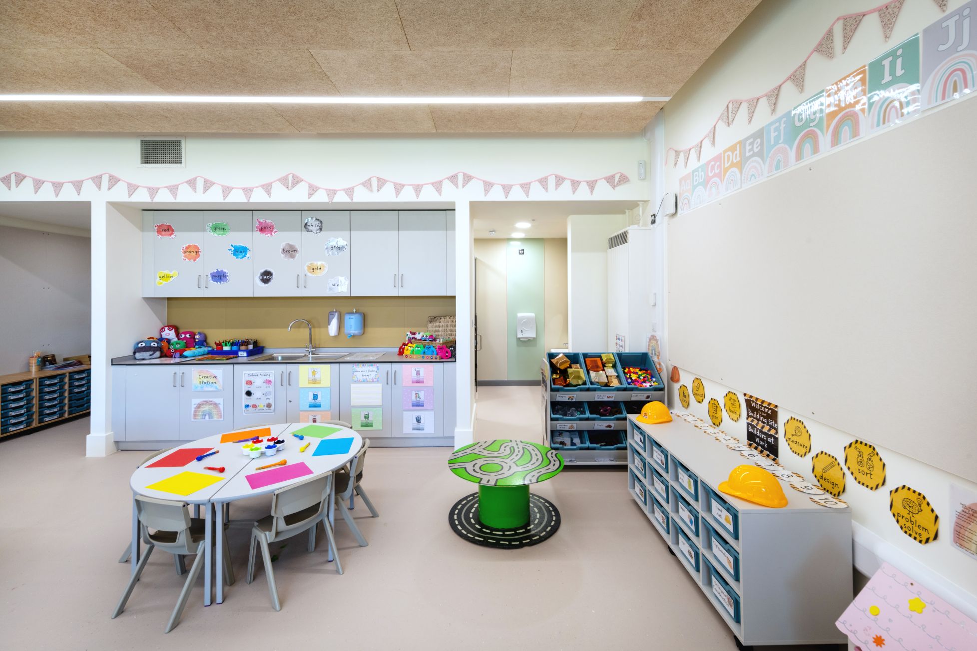 Hounsome Fields Primary School-internal-14.jpg