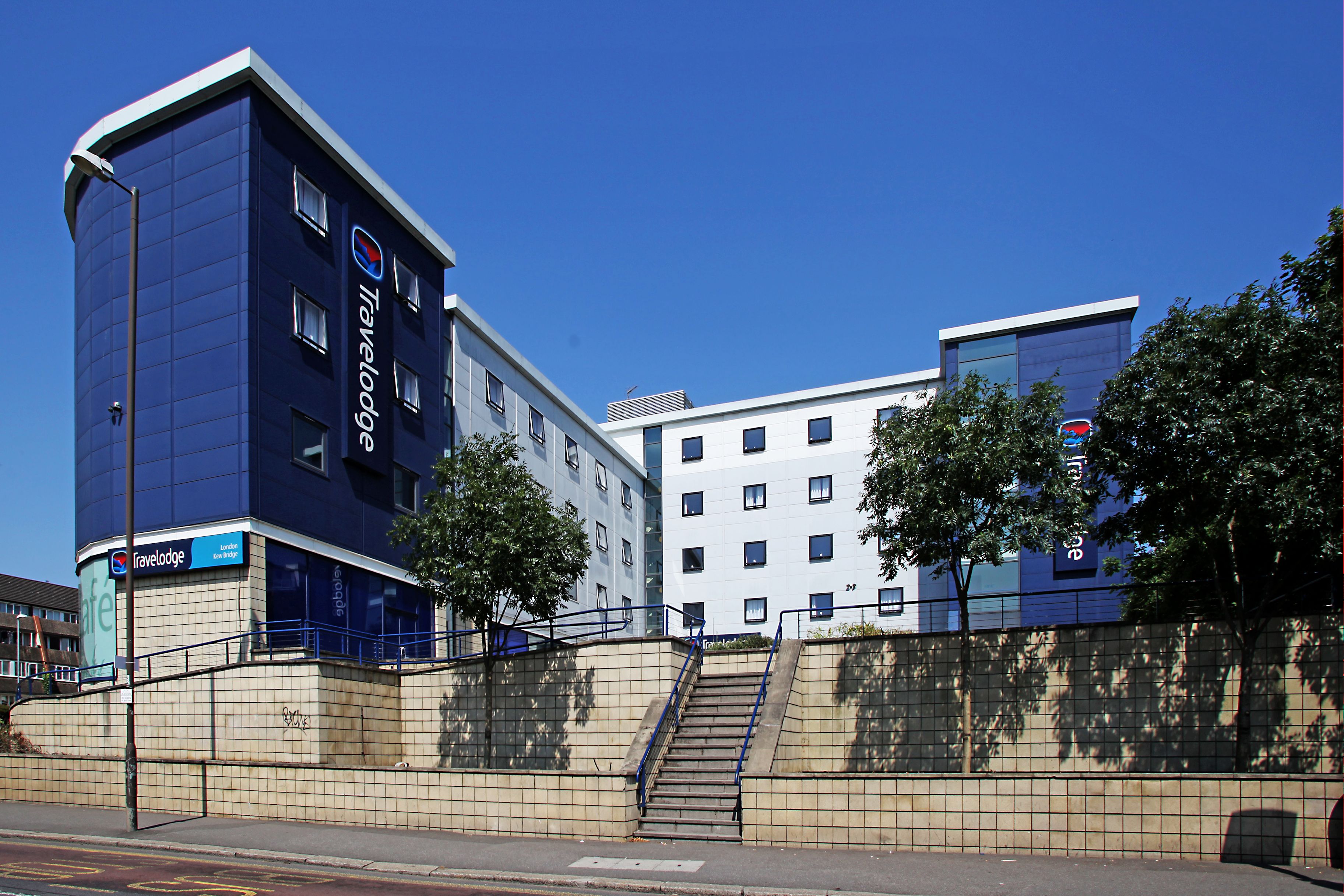 Travelodge Kew Bridge low res